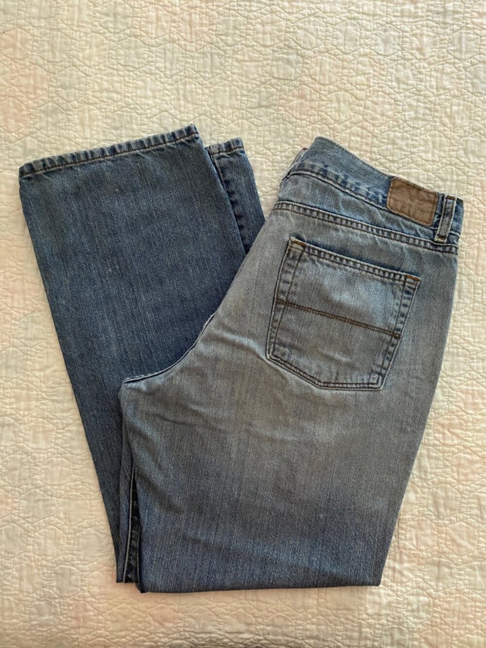 SONOMA - distressed relaxed fit blue jeans - size: Mens 36 x 32